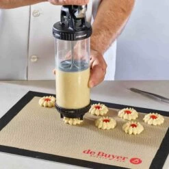 De Buyer 'Le Tube' Pro Pastry Syringe 13 De Buyer 'Le Tube' Pro Pastry Syringe -Best Kitchenware Shop DB0190 DeBuyer LeTube ProPastrySyringe lifestyle 18